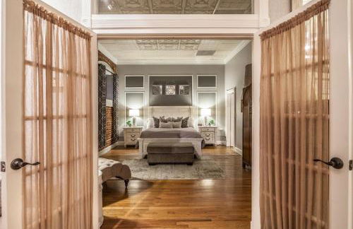 Elegant Loft-style Retreat in Old Firehouse Alley - Foto 13