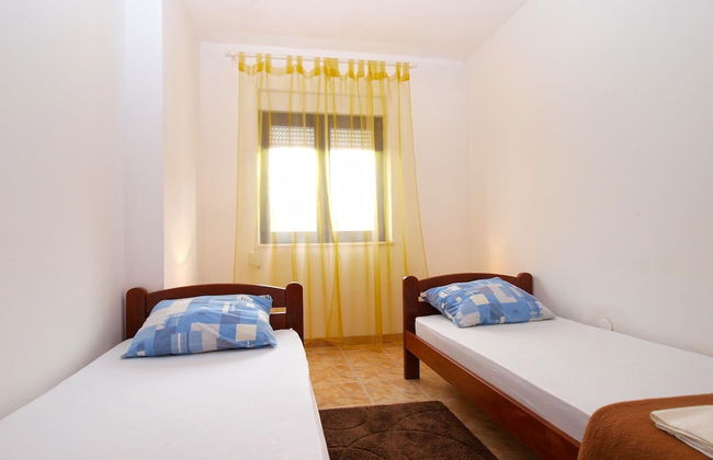 Apartment 1408 - Photo 2