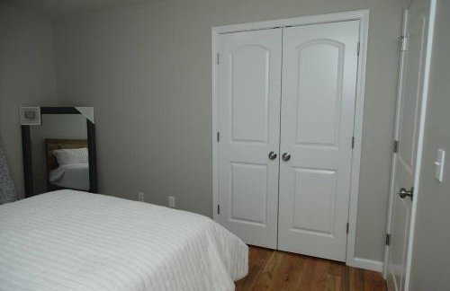 Grace Filled Apartment in Newark - Photo 10