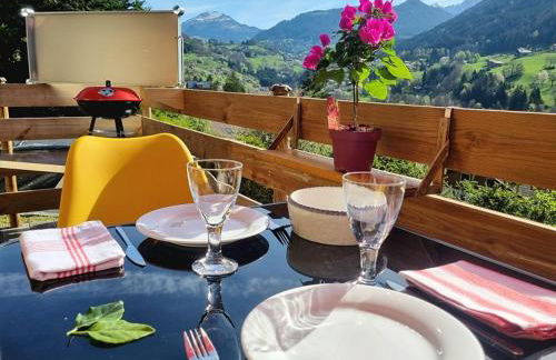 Private terrace, cosy appartement, ideal couple, bbq,relax, welcome, near La Clusaz, Grand Bornand, Annecy and lake, many sports and entertainment activities summer and winter - Foto 2