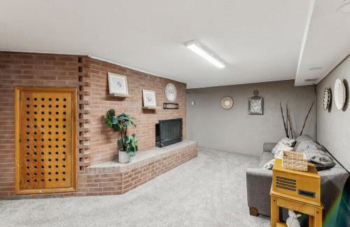 Cozy 3BR Home with BBQ Patio & Gym Near Downtown - Foto 15