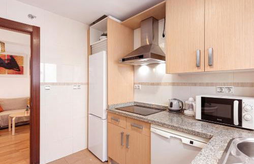 Piscina, patio privado y aparcamiento - Foto 18