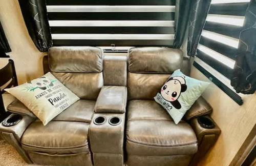 Puffy Panda RV-Hot Tub-Sleeps 2 - Foto 8