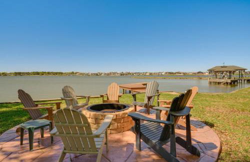 Modern Lake Conroe House with Lakefront Park and Deck! - Photo 1