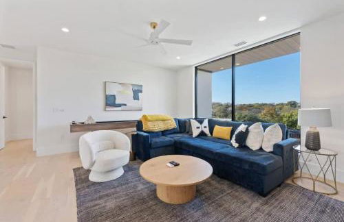 Barton Springs Luxe Heated Pool Spa Sleeps 16 - Photo 30