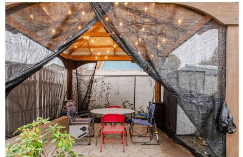 Family & Pet friendly 3 bdrm home with full kitchen and fenced yard - Foto 29