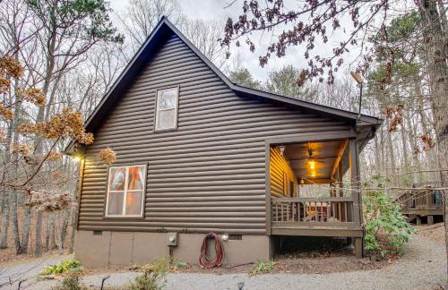 Hot Tub and Fire Pit Wooded Cabin Near DeSoto Park! - Foto 25