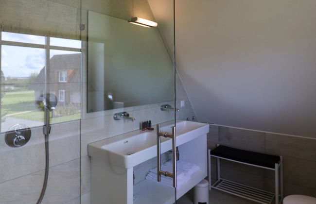 Luxury Villa with Sauna & Hot Tub at Lake - Foto 15