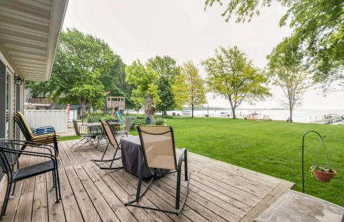 Waterfront Johnson Lake Getaway with Fire Pit! - Foto 1