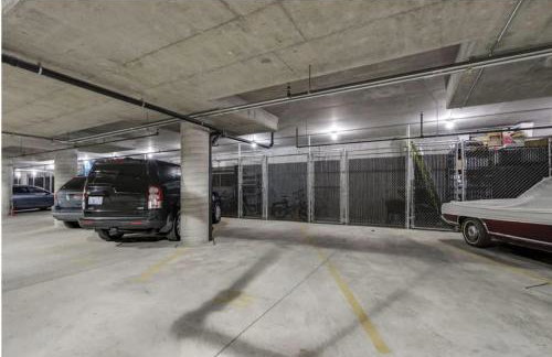 Downtown Condo Above Restaraunts- Free Parking - Foto 44