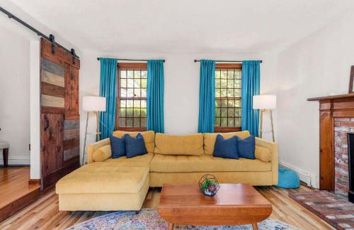 Family-Friendly Central AC Near Beach - Foto 8