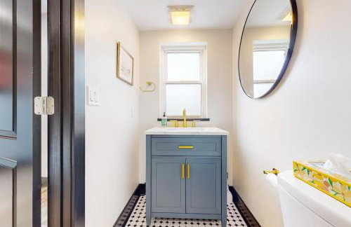 Steps to Dtwn and Rock River! Couples Retreat - Foto 11