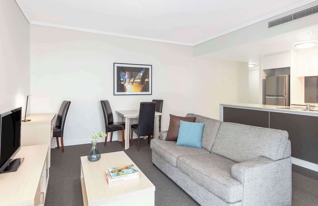 Oaks Brisbane Festival Suites - Photo 11