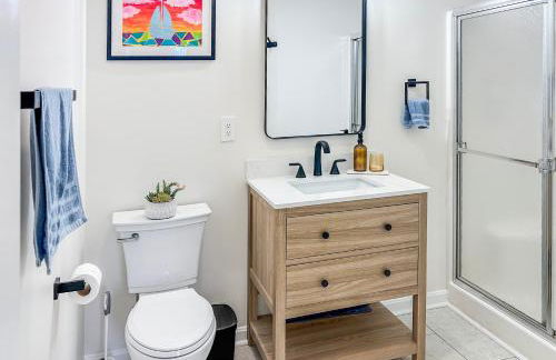 Modern and Comfy-2BR 2BA with pool access - ground floor, Near Outlets & Beaches - Foto 11