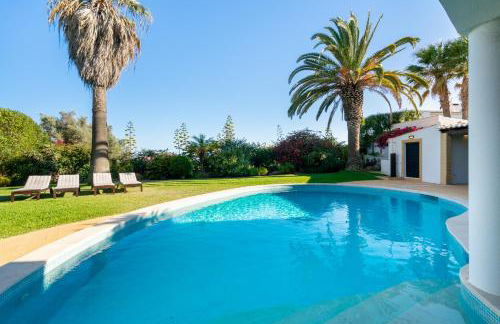 Luxury Private Family Villa with Pool AC & Parking - Foto 44