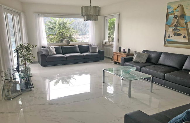 Villa in Bissone with swimming pool and garden - Photo 9