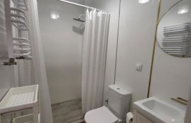 Pokój z aneksem kuchennym - Foto 1