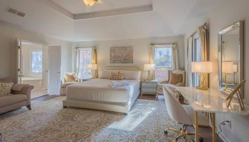 Large Luxury House, King Beds and More, Hot Tub, Theater, Fireplace, Game Room, Ping-pong, Pool Table, Air Hockey, Arcade, River, Big Kitchen, Nice Porch, Quiet, Good for Families and Large Groups, Near UGA Golf Course, Close to UGA & Stanford Stadium - Photo 2