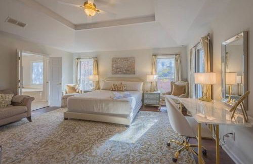 Large Luxury House, King Beds and More, Hot Tub, Theater, Fireplace, Game Room, Ping-pong, Pool Table, Air Hockey, Arcade, River, Big Kitchen, Nice Porch, Quiet, Good for Families and Large Groups, Near UGA Golf Course, Close to UGA & Stanford Stadium - Photo 2