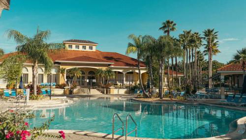 Roomy House Near Disney with Resort Pool and Patio BBQ - Foto 5, sunbed