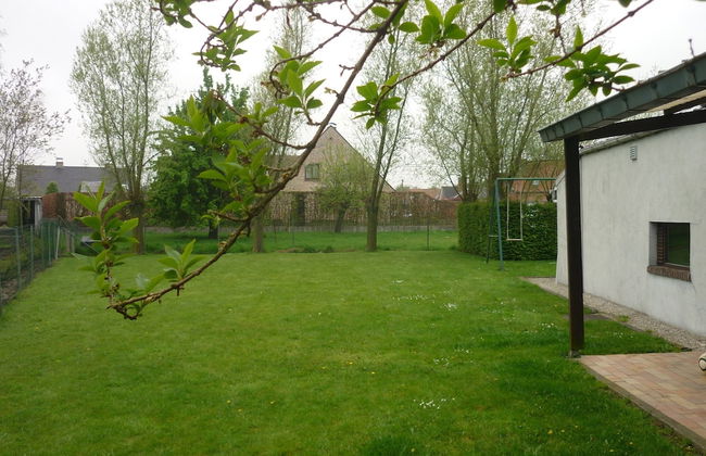 Quiet Cottage near Woods - Photo 28