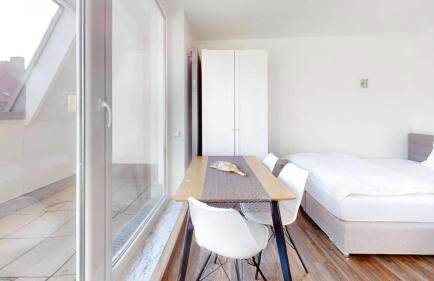 Spacious 4 Bedroom Apartment near City Center - Photo 9