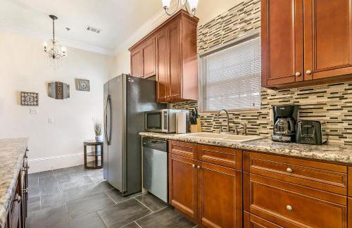 Modern 4BR City Condo 5min drive to FQ - Foto 48