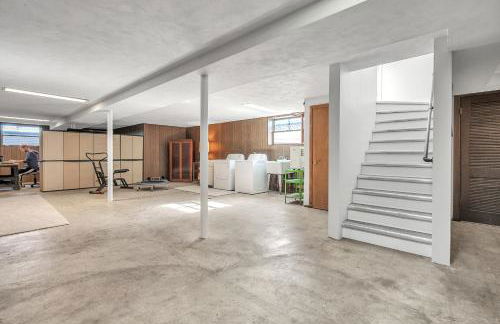 Spacious 2 bedroom home in Niles, Illinois with office, full kitchen and 2 baths - Foto 22