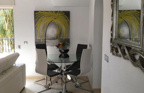 Modern, lovely, poolside 2 bedroom apartment - Foto 16