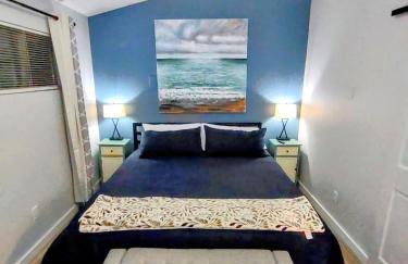 F Lakefront! Remodeled, Sleeps 4, Boat Slip, Patio, WiFi, Cable, Pool - Foto 21