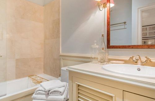 Elegant 3-Bedroom Apartment in Exclusive Barrio Salamanca Stylish & Spacious - Photo 10