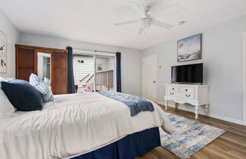 O-Side Beach Bungalow with Jaccuzi Blocks to beach - Photo 10