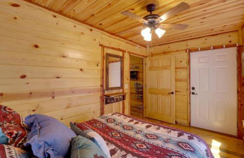 Romantic Mountain View Cabin Rental Near Downtown! - Foto 14