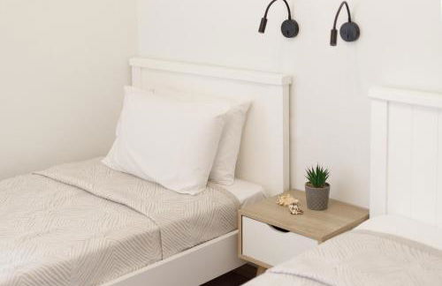 Salt & Sun Apartments by Konnect, at Kaminaki Beach - Foto 33