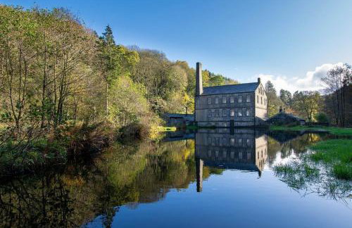 Modern River View Mytholmroyd Apartment - Photo 21