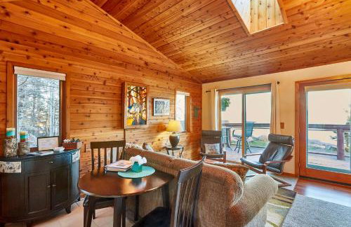 Cozy Schroeder Studio with Deck on Lake Superior - Foto 11