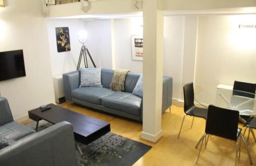 Central 2-Bed, 2-Bath Sanctuary near Holborn Station, Covent Garden & West End - Foto 3
