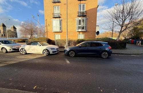 Tutu Suite - Stylish & Quiet City Centre 2 Bed Apartment I Free private Parking & Fast WiFi - Foto 19