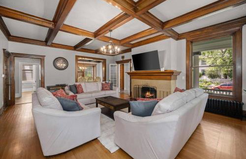 Entire Main level of Beautiful Historic Home - Foto 6