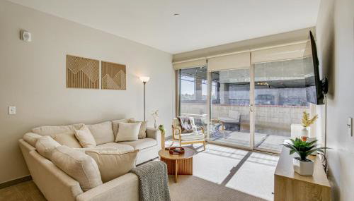 By Seaport Village and Navy Base! Chic Condo with Pool - Foto 5