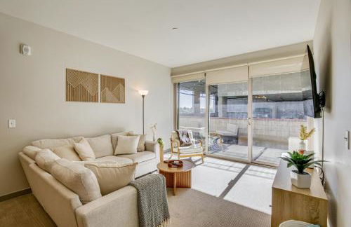 By Seaport Village and Navy Base! Chic Condo with Pool - Foto 5
