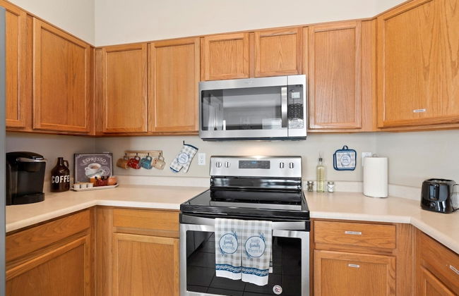 Cozy Hidden Gem - 3BR - 1Den w Backyard - Foto 10