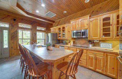 Lake Eufaula Cabin with Hot Tub and Large Deck - Foto 8