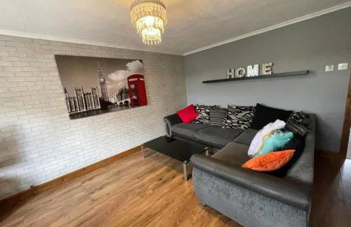 Tipton 2 Bedroomed long Stay Pad van or car free parking - Foto 12