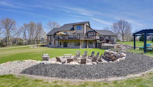 Expansive Retreat on 5 Acres in Shakopee! - Foto 1