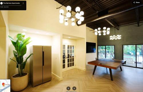 Upscale Midtown Studio and Private Balcony - Foto 13