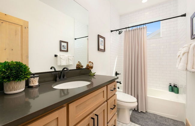 Lakeside Luxury - Hot Tub, Pool Table, and Views - Foto 22