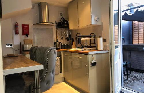 Cardiff Coach House with Hot Tub & Log Fire - Foto 26