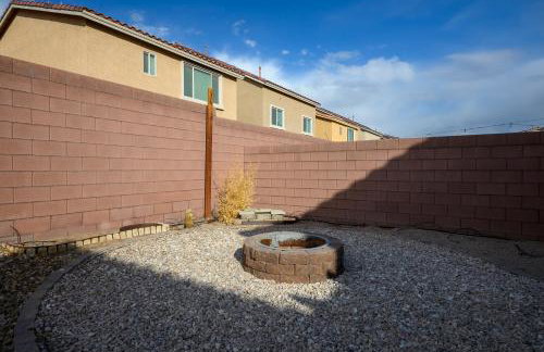 Relaxing Vegas Stay with BBQ & Games - Foto 66