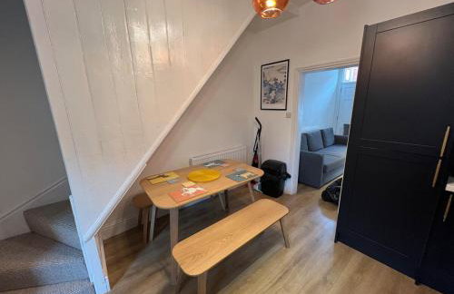 Altrincham House - 2BR - Sleeps 6 - WiFi - Parking - Foto 20